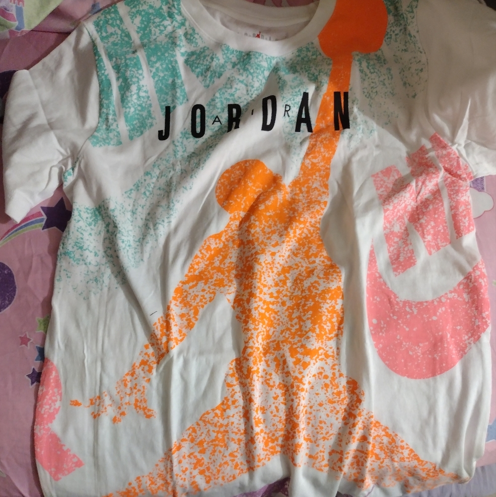 Boys Youth Jordan tshirts, all multi colored!!